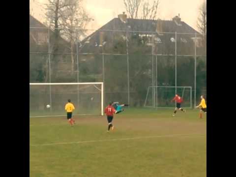 Een doelpunt van ASC A1 in de wedstrijd tegen V.V. Oegstgeest A1