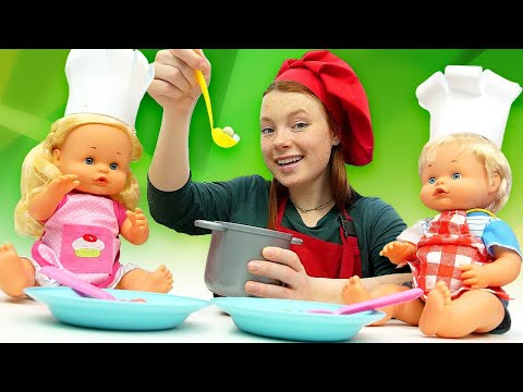 Spielspaß mit Nenuco Puppen. Wir machen mit den Zwillingen Gemüse Suppe. Spielzeug Video
