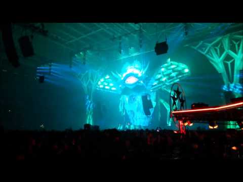 Alpha2 performing Jack Of Sound - Hollow live at Qlimax 2013