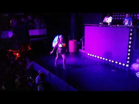 Mikaela Pitt na Danger Dance Club