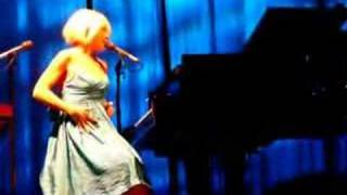 Tori Amos Chicago - She&#39;s Your Cocaine - 11-05-07 Remix