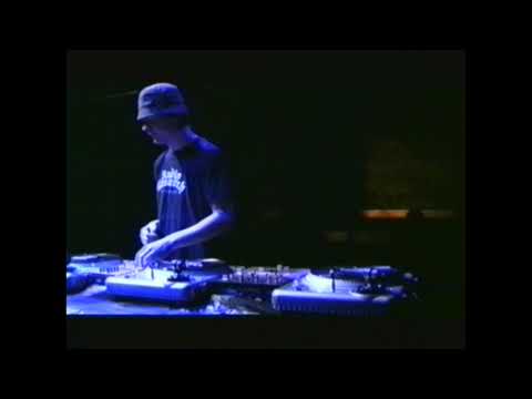 SCRATCH PERVERTS - DJ PRIME CUTS and  DJ TONY VEGAS - Team Showcase - A VESTAX MASTER-CLASS 2 - 2000