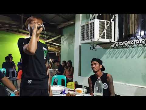 nag si alisan Yong mga Tao sa likod:-)  Help (john farnham) cover - by Dong hae and jolemer