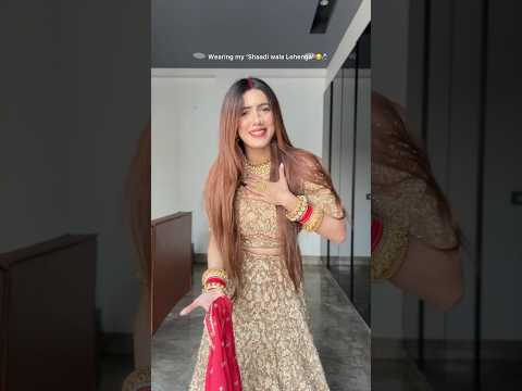 There are only these 2 in the name of wedding photos 😭💐 #weddinglehnga #grwm #chandanichowkleheng...