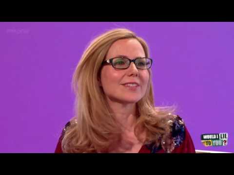 Co dělá s manželem ve vodě Sally Phillips?