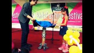 preview picture of video 'MAGICIAN KIDS SHOW FLOATING TABLE (PEKANBARU-RIAU)'