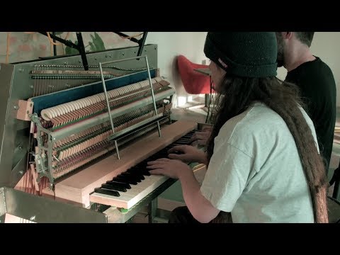 vaghy & Atreyu's Horse - Una Corda Improvisation