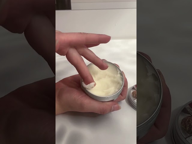 Vídeo relacionado con Loción Corporal Rica en Humedad Clarins con manteca de karité 200 ml