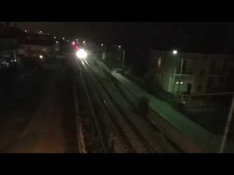 UN TRENO IN TRANSITO  NELLA NOTTE  A ROBILANTE.(CN) 22 - 10 - 2016
