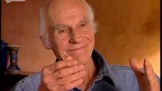 Download lagu Billy Williams - Ben Kingsley's utterly convincing performance as Gandhi mp3