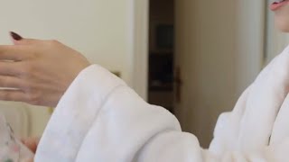 On adore le look #MiuMiu de #CamilaMendes lors de la #ParisFashionWeek Automne-Hiver 2022/2023 #pfw