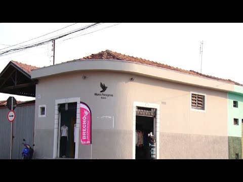 Brechó beneficente é realizado para custear crianças na educação infantil