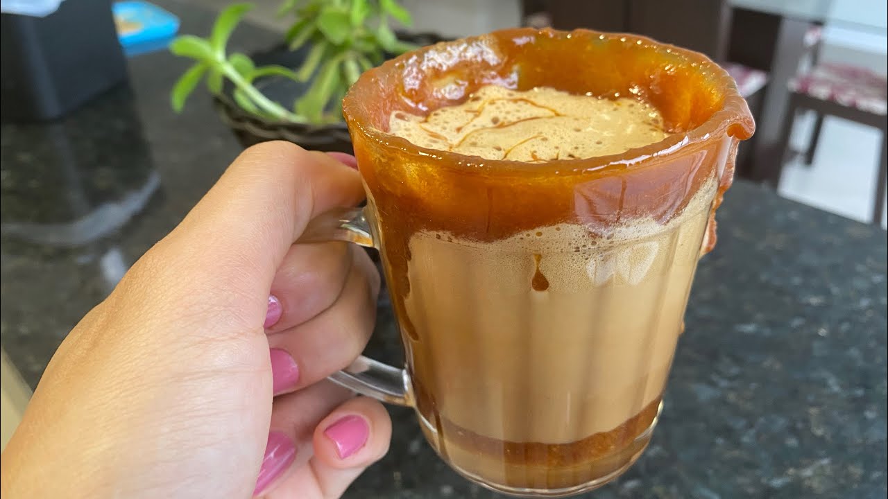 Watch Now CALDA CARAMELIZADA PARA CAFÉ + MONTANDO CAFÉ GELADO CALDA CARAMELIZADA PARA CAFÉ + MONTANDO CAFÉ GELADO