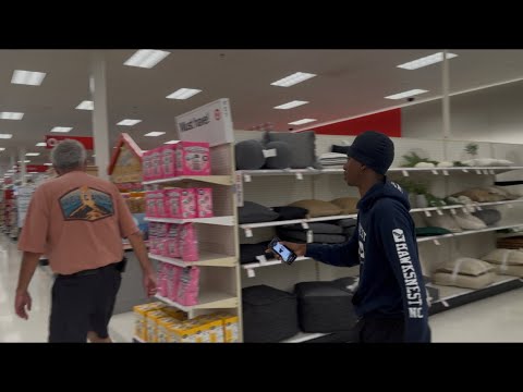 APPLE PAY PRANK ON STRANGERS (FUNIIEST REACTIONS😂😂)