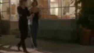 Extrait VF : Phoebe et Prue discutent des sorci�res.