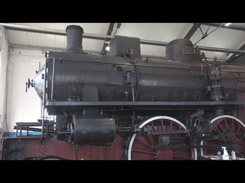 Restauro antiche locomotive al deposito rotabili