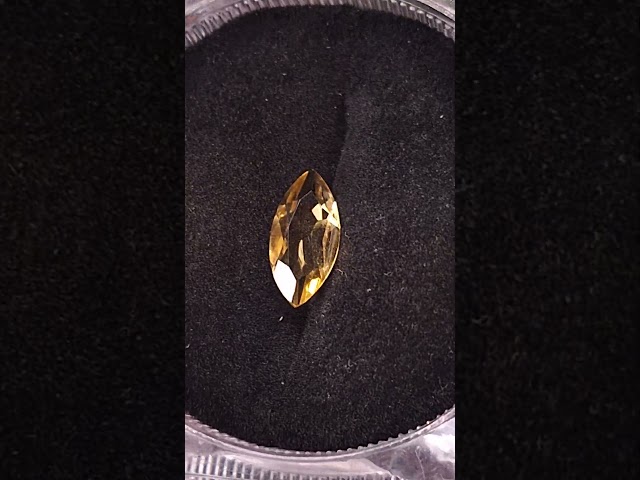 حجر سترين طبيعي قص ماركيز مفحوص وموثق بشهادة مختبر