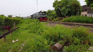 preview picture of video 'Pakistan Railway 104DN Subak Kharam Railcar Train Rawalpindi to Lahore Reached at Wazirabad'