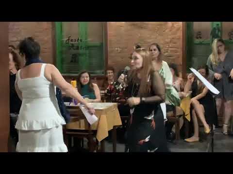 Eugênia cantando O Mundo Melhor de Pixinguinha