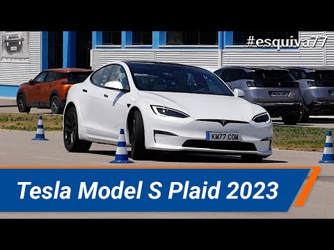 Tesla Model S Plaid 2023 – Maniobra de esquiva (moose test) y eslalon | km77.com