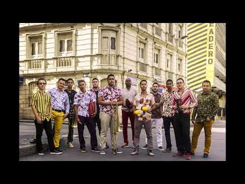 CAMINA COMO EL SON-CLANDESKINA ORQUESTA