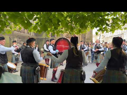 Stockbridge Pipe Band Royal Mile, Edinburgh, Scotland