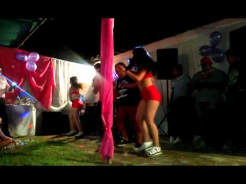 Las bailarinas de la guaracumbia!!!!!