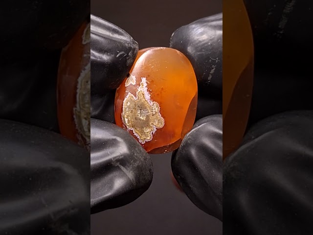 حجر عقيق مشمشي خرائطي طبيعي