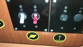 Oceanis 37   Panel solar central