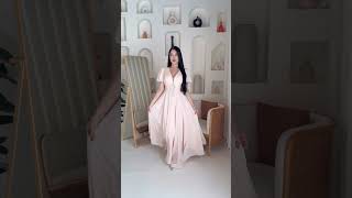 فستان بيج ناعم وتفاصيل فاخرة بالكريستال