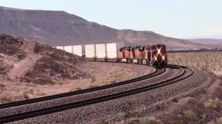 preview picture of video 'BNSF Needles sub - Container Train at Ludlow train #9'