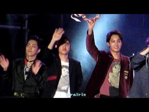 161009 Asia Song Festival EXO Ending  D.O Focus