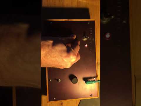 Drone machine - DIY - Nand Gate synth