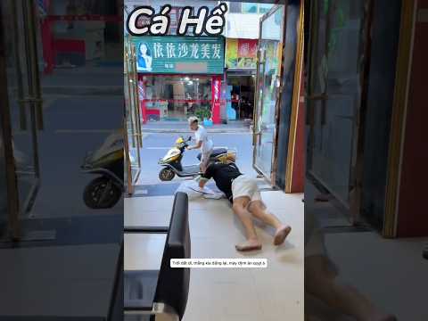 😂💈 Anh chủ quán bị khách “ăn quỵt” tiền cắt tóc, nhưng cái kết lại khiến ai cũng cười vỡ bụng! 🤣