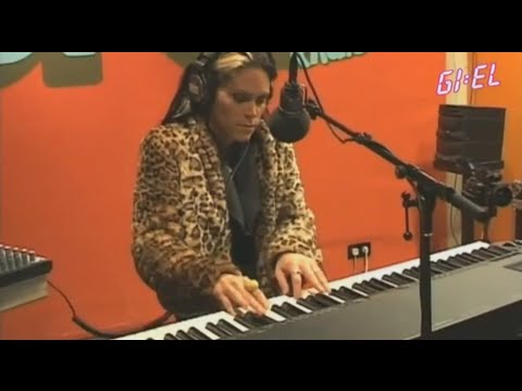 Beth Hart - Weight Of The World (Live Acoustic)