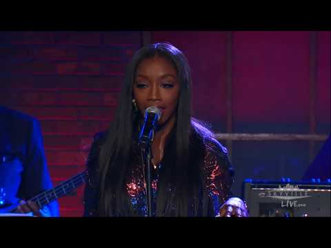 Estelle with "American Boy" on Skyville Live