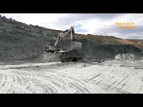 Liebherr R 984 b loading trucks with two pases!!