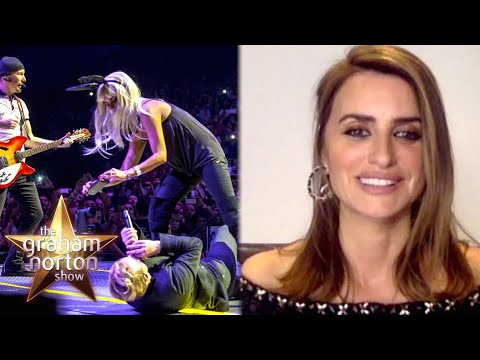 Penélope Cruz natáčela U2 a depilovala nohy Salmě Hayek