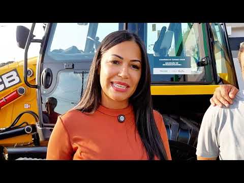 Entrega de uma Retroescavadeira para População de Bom Jardim de Goiás 