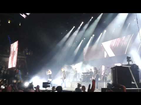 Casper feat. Thees Uhlmann - XOXO live (Max-Schmeling-Halle 04.04.14)