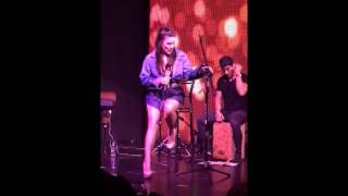 Melissa Galindo - Holler / Preguntan por ti / Vuelve a Besarme