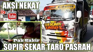Download lagu Terbaru!!! Aksi Nekat maksa masuk dalam kabin truk SEKAR TARO || Tukang sodrek truk mp3