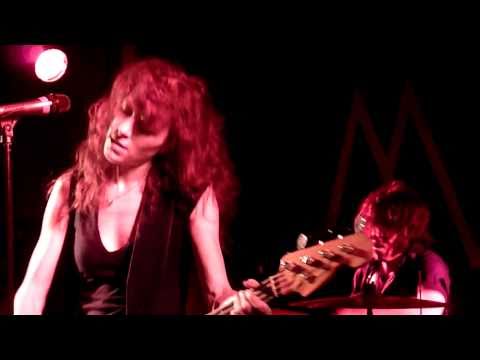Melissa Auf der Maur - Paranoid [Black Sabbath cover] (live München 59:1 06.12.2010)