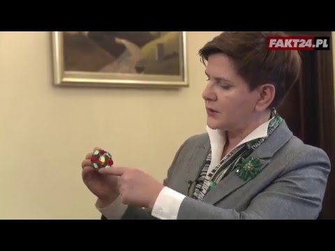 Premier Szydło pokazuje nam swoje broszki