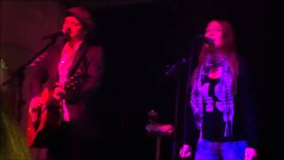 Coque Malla y Susana Ortiz  Una moneda