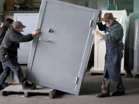 Part of a video titled How to move a LARGE or VERY HEAVY safe off a pallet. - YouTube