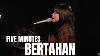 Download lagu BERTAHAN - FIVE MINUTES | TAMI AULIA mp3