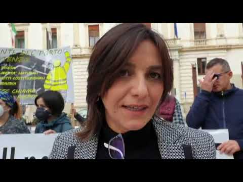 A Potenza, sit in no green pass a sostegno dei portuali di Trieste