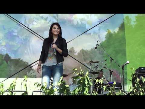 Ewa Farna - Brno - festivaloriflame - 25.6.2011 - Ty jsi král