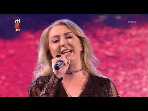 Julia houdt het niet droog in de finale - IDOLS
